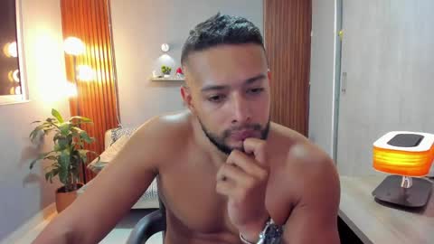 Calix  Independient model Insta and twt Calixsnake online show from 04/19/26, 12:54