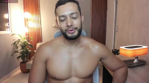 Calix  Independient model Insta and twt Calixsnake online show from 07/02/26, 12:21