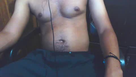 Snapshot of j_castello chatting on 05/05/26, 01:46 J online show from 05/05/26, 01:46