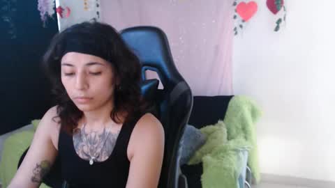 jade 18  online show from 03/16/26, 07:40