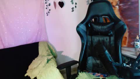 jade 18  online show from 04/12/26, 01:32