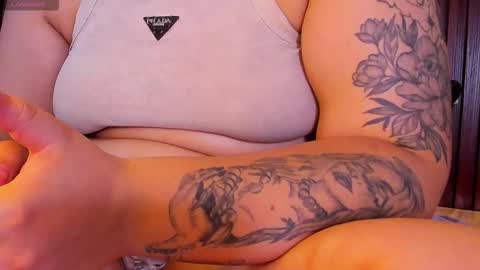   online show from 11/12/25, 05:08