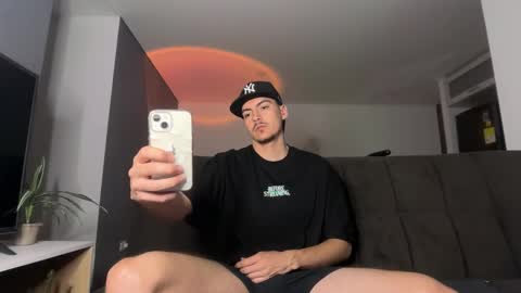 INDEPENDENT MODEL online show from 11/24/25, 12:54