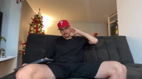 INDEPENDENT MODEL online show from 12/17/25, 11:16