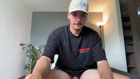 INDEPENDENT MODEL online show from 05/11/26, 02:45
