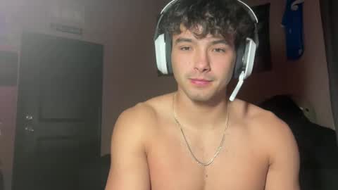 bigenoughtohug online show from 02/15/26, 01:24