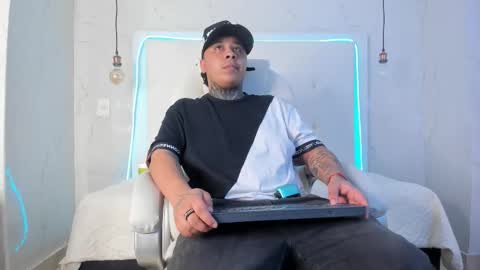 Snapshot of jacob_garciaa chatting on 11/30/25, 07:01 TJ online show from 11/30/25, 07:01