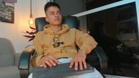 Snapshot of jacobstones_ chatting on 02/11/25, 04:55 JACOB STONES online show from 02/11/25, 04:55