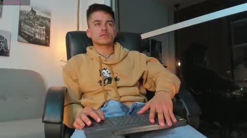 Snapshot of jacobstones_ chatting on 02/13/25, 06:52 JACOB STONES online show from 02/13/25, 06:52