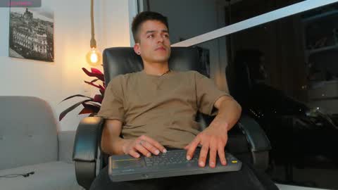 Snapshot of jacobstones_ chatting on 02/23/25, 07:33 JACOB STONES online show from 02/23/25, 07:33