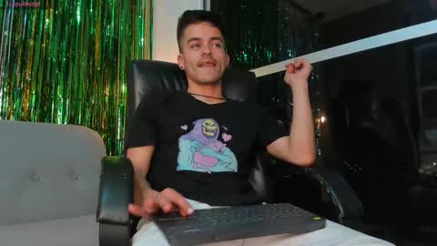 Snapshot of jacobstones_ chatting on 03/10/25, 06:27 JACOB STONES online show from 03/10/25, 06:27