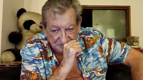 Snapshot of jacques_de_france chatting on 05/21/26, 01:56 Jacques online show from 05/21/26, 01:56