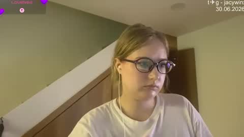 Snapshot of jacywinslat chatting on 06/30/26, 05:03 jacywinslat online show from 06/30/26, 05:03