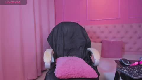 Vanniall online show from 02/15/26, 08:35