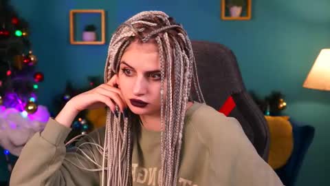 jade_castle online show from 12/15/24, 07:24