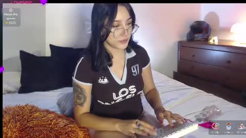 Snapshot of jade_evergreen_99 chatting on 07/10/26, 08:11 jade_evergreen_99 online show from 07/10/26, 08:11