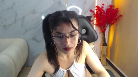 Snapshot of jade_tf chatting on 05/17/26, 01:29 Jade online show from 05/17/26, 01:29