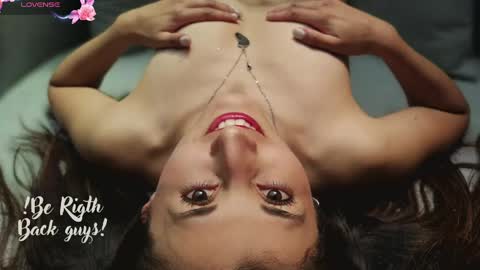 jade white  online show from 03/12/25, 12:04