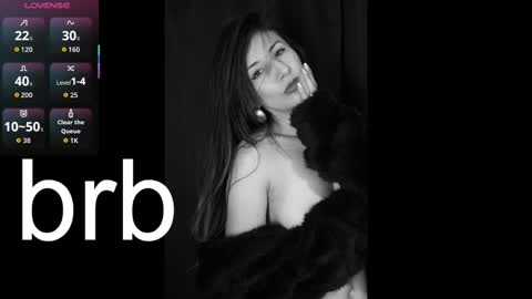 jade white  online show from 09/18/25, 12:29