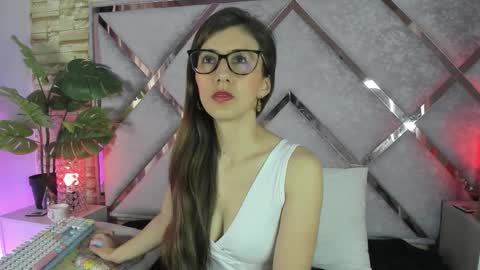 jade white  online show from 12/17/25, 01:17