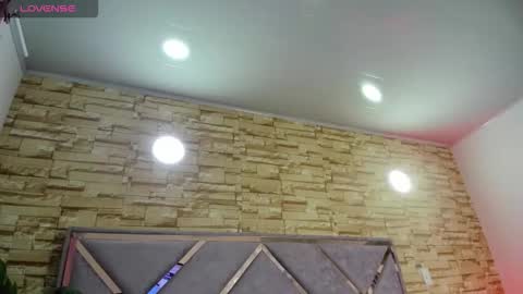 jade white  online show from 01/19/26, 01:04