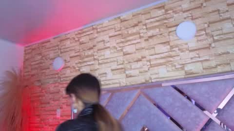 jade white  online show from 03/06/26, 01:18