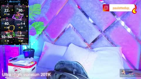 jade white  online show from 04/03/26, 12:58