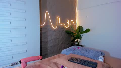 jadee__ online show from 02/01/25, 02:05