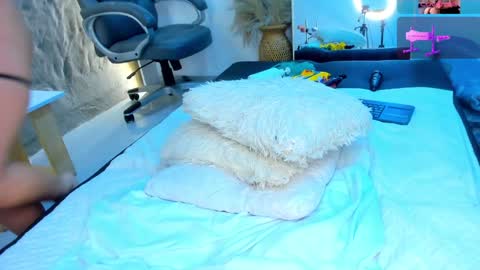 jadee__ online show from 02/06/25, 07:45