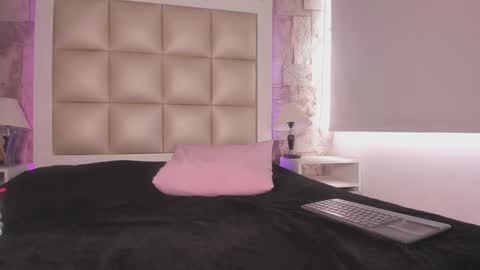 jadeestudios online show from 01/10/25, 04:30