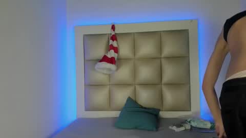 jadeestudios online show from 12/04/25, 08:56