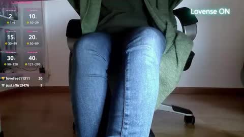 Snapshot of jadefxxt2 chatting on 12/18/25, 02:56 Jadefxxt online show from 12/18/25, 02:56