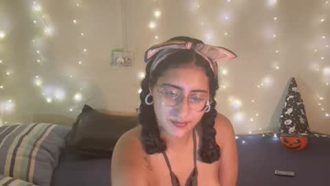 Snapshot of jadegreen3236779 chatting on 10/28/25, 01:42 Jade online show from 10/28/25, 01:42