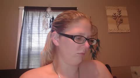 Snapshot of jadeluv chatting on 03/09/25, 05:17 JadeLuv online show from 03/09/25, 05:17