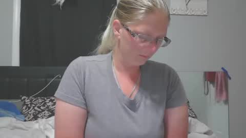 Snapshot of jadeluv chatting on 10/02/25, 01:01 JadeLuv online show from 10/02/25, 01:01