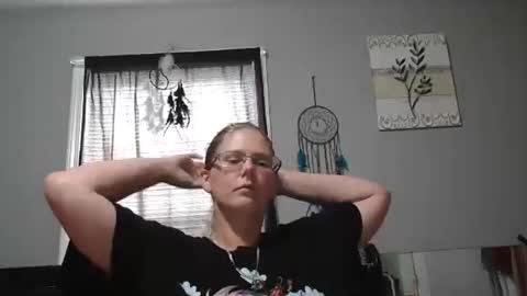 Snapshot of jadeluv chatting on 10/19/25, 04:18 JadeLuv online show from 10/19/25, 04:18