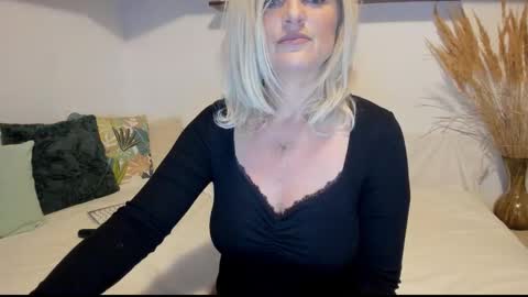 elena online show from 10/01/25, 01:33