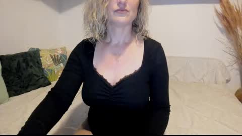 elena online show from 11/20/25, 03:07