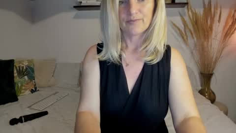 elena online show from 05/26/26, 02:29