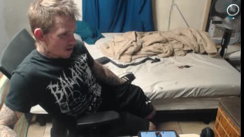 showingitoff online show from 11/10/25, 04:00