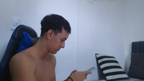 Snapshot of jake_shadow14 chatting on 02/14/26, 05:53 Hi guys im new 3 online show from 02/14/26, 05:53