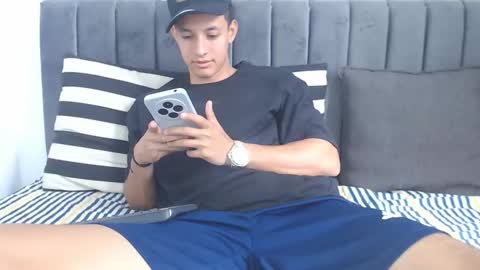 Snapshot of jake_shadow14 chatting on 02/21/26, 06:09 Hi guys im new 3 online show from 02/21/26, 06:09