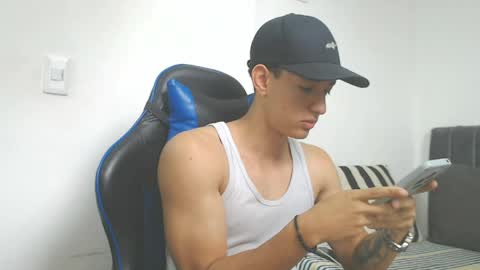 Hi guys im new 3 online show from 04/08/26, 03:56