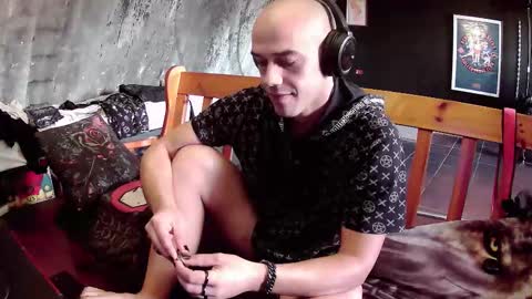 GiakyFaqk online show from 10/18/25, 12:06