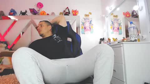 Snapshot of jakson_hot chatting on 03/01/25, 08:10 pipe online show from 03/01/25, 08:10
