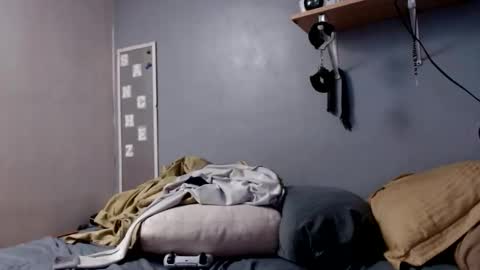 what you in too online show from 04/12/26, 05:12