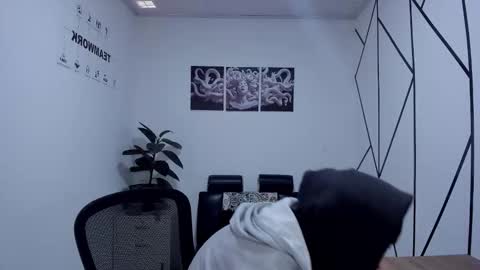 james_adamss_ online show from 12/04/25, 12:36