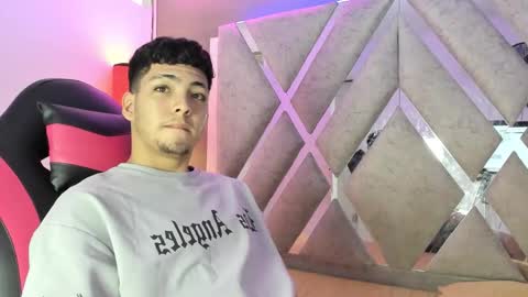 Snapshot of james_hill7 chatting on 11/06/25, 04:13 James Hill online show from 11/06/25, 04:13