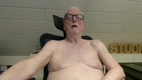 Snapshot of jamesgreyhound70 chatting on 03/22/26, 11:52 JamesGreyhound70 online show from 03/22/26, 11:52