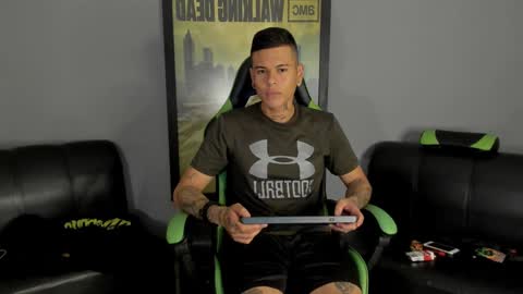 Snapshot of jamesinked_ chatting on 12/21/24, 06:44 Jamesinked online show from 12/21/24, 06:44